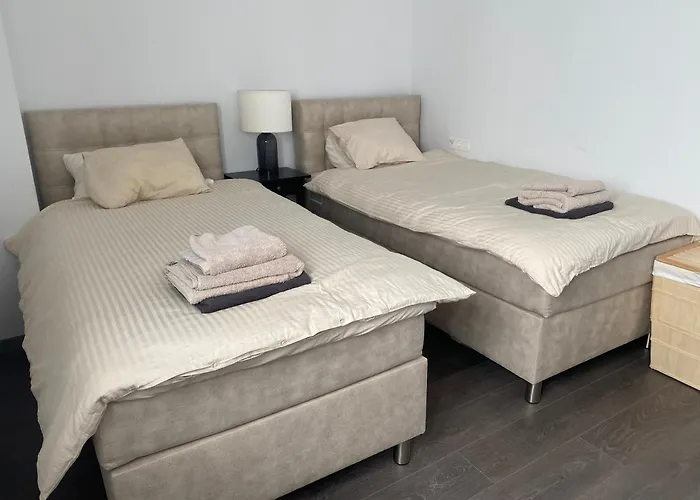 Luxury With Pool In Estepona-centre דירה *